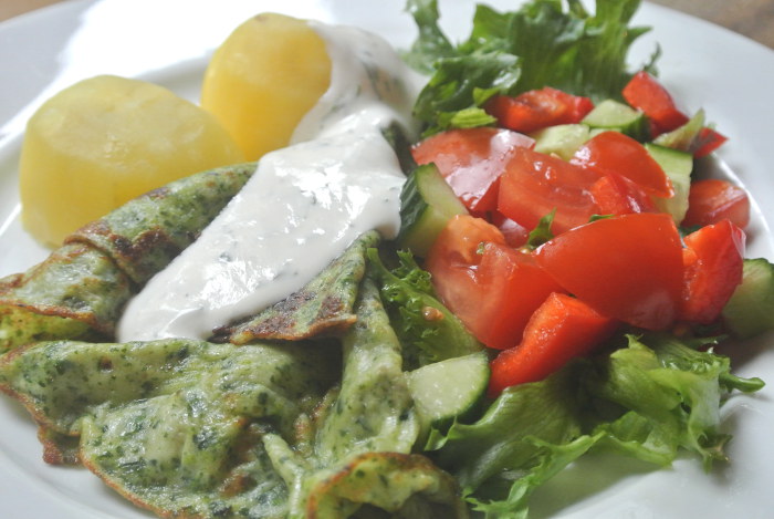 Pinaattilettuja kermaviilikastikkeella