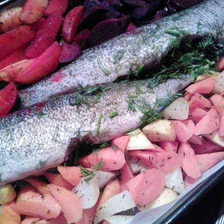 Juureksia ja hauki sekä siika menossa uuniin paistumaan