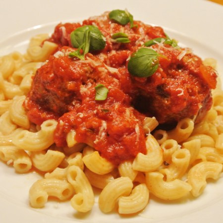 Lihapullia_tomaattikastikkeessa