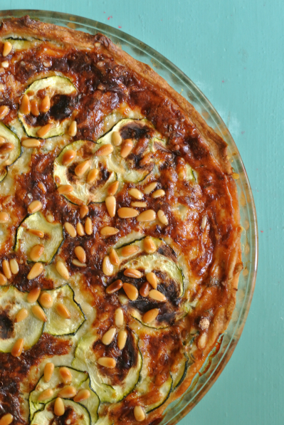 Kesäkurpitsa-parmesanpiiras