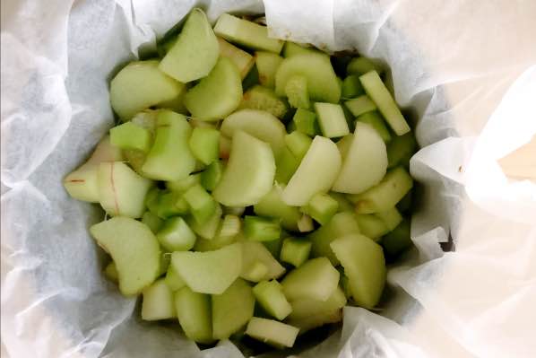 pilkottua_raparperia_kakkuun