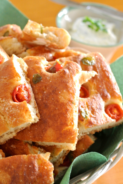 tomaattifocaccia ja oreganotuorejuusto