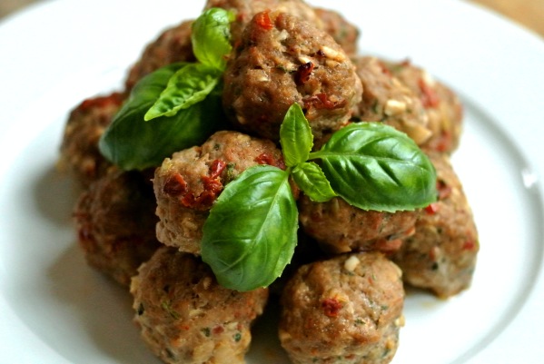 Tomaatti-yrttilihapullat