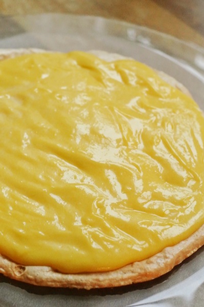 Sitruunakreemi marenkipohjalla