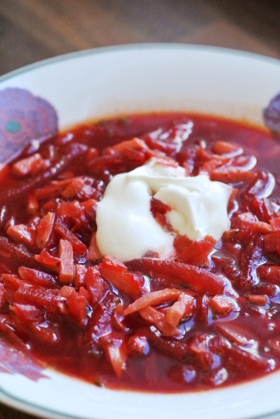 Borssikeittoa ja smetanaa