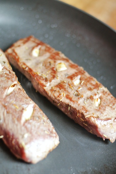 Lampaan ulkofilee ruskistettuna