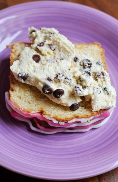 Suklainen pasha pääsiäisbaban päällä