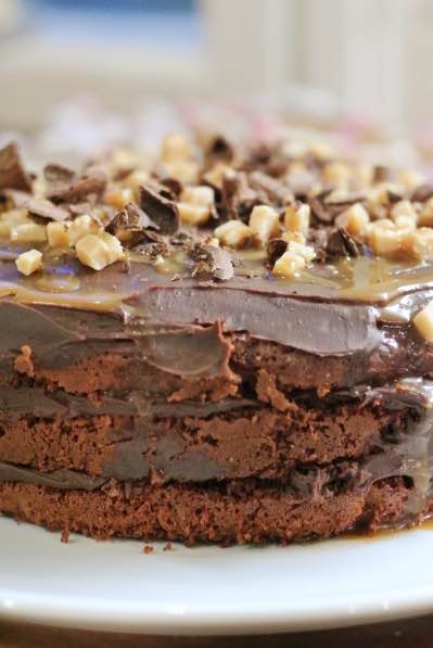 naked cake suklaasta