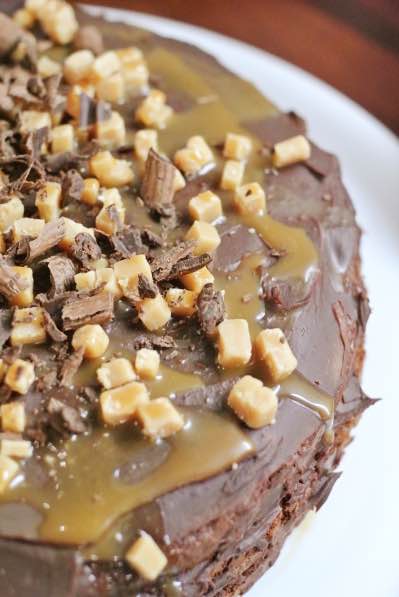 naked cake suklaasta