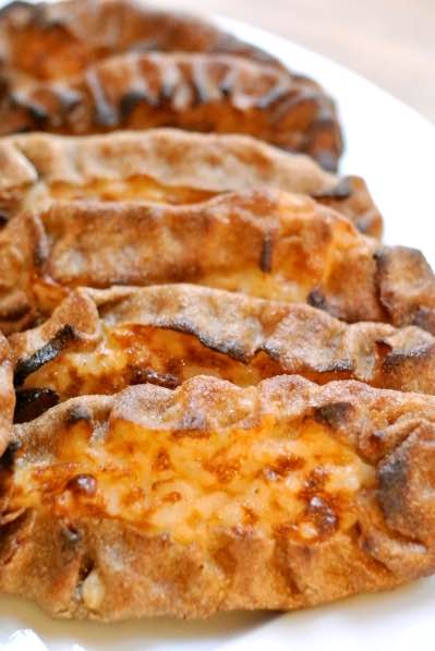 Riisipuurotäytteisiä karjalanpiirakoita