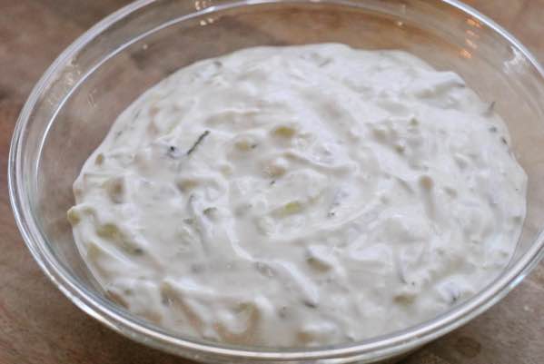 Itsetehty tzatsikikastike