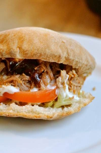 Pulled pork pitaleipä