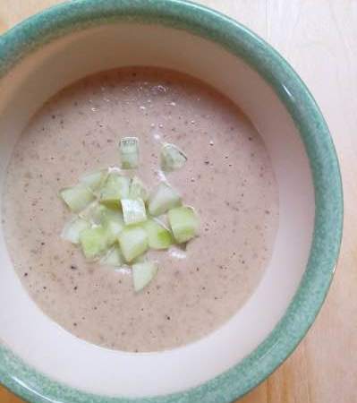 maa-artisokkakeitto ja kurkkukuutiot