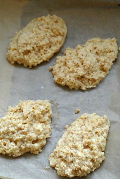 Mantelisämpylät menossa uuniin