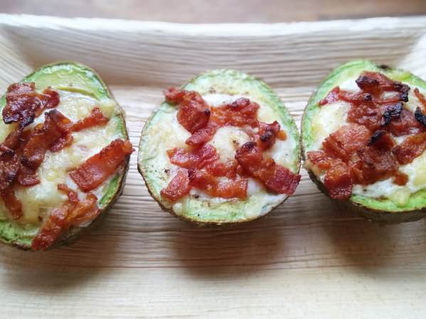 kananmunaa_avokadoa_uunissa