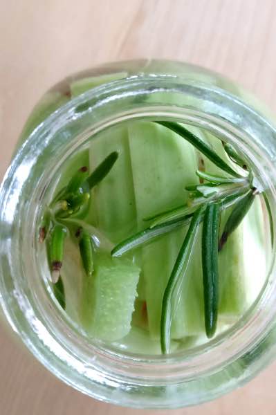 raparperia_pikkelöidään