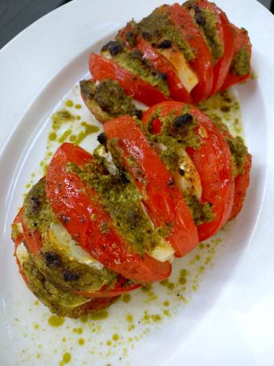 tomaatti_pesto_vuohenjuusto